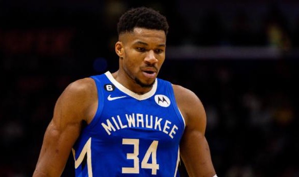 开云体育下载-【观察】生涯遭遇瓶颈！字母哥已打完雄鹿最后一战？