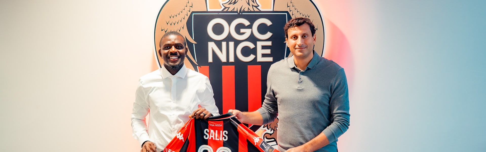 官方：尼斯正式签下25岁朗斯中场萨梅德