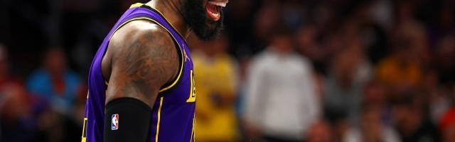 开云体育下载-老詹决胜千里再迈霸王步 关键三分数据比库里更强